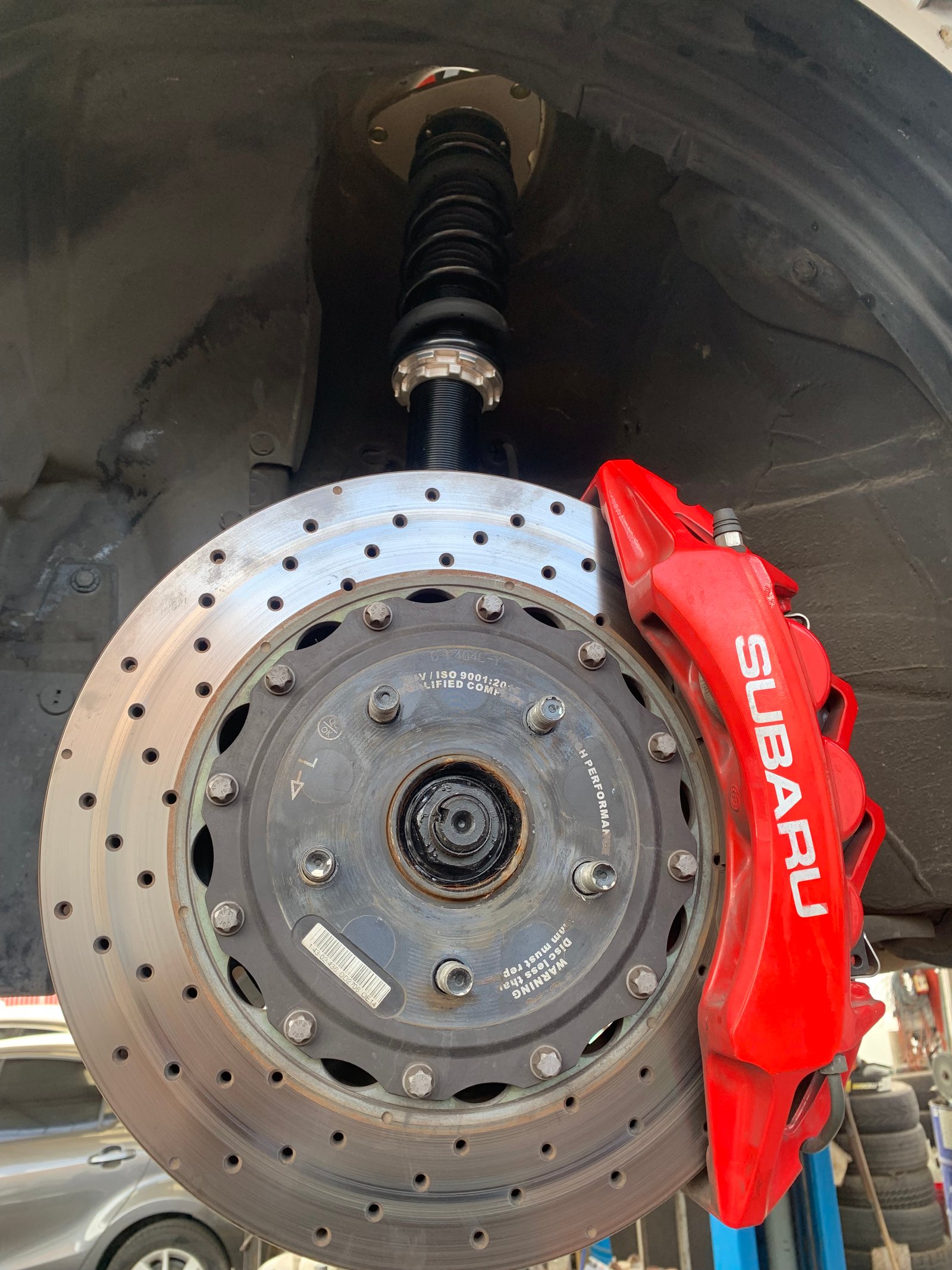 Coilover roscado instalado en el Subaru WRX